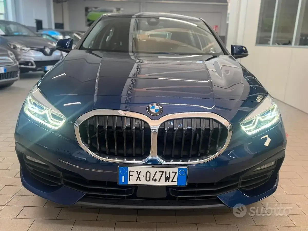 Käytetty BMW 118 Advantage 140 HP (102 kW) 2019 Sininen Viistoperä