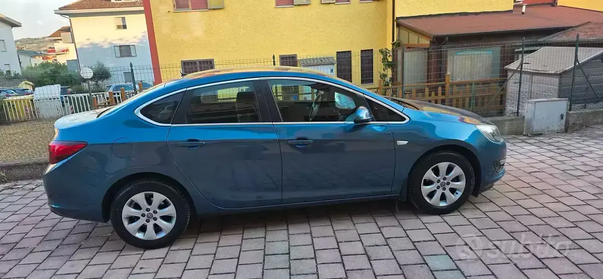Usata Opel Astra 140 CV (102 kW) 2019 Bluazzurro Berlina