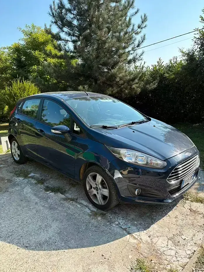 Usata Ford Fiesta 97 CV (71 kW) 2013 Bluazzurro Berlina