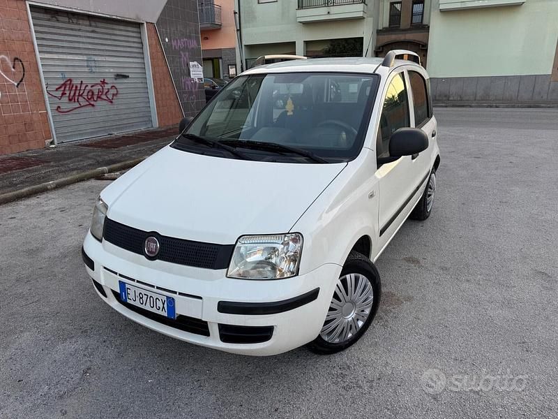 Bianco Usata 2012 Fiat Panda Tre volumi | 1999 € (Molto cara) - Immagine 1/4