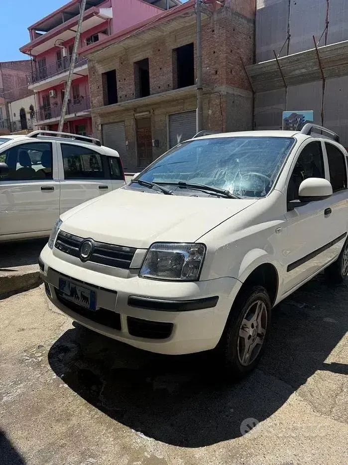 Usata Fiat Panda 4x4 Climbing 69 CV (50 kW) 2010 Bianco Utilitaria