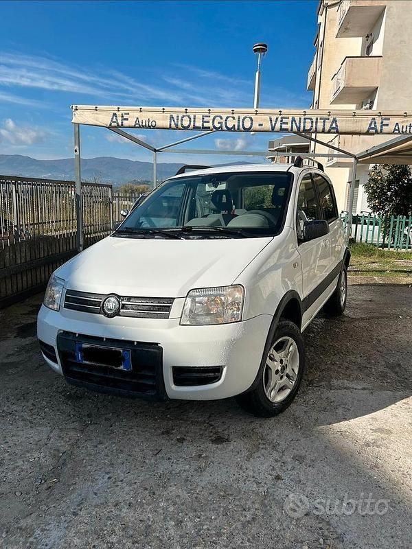 Bianco Usata 2010 Fiat Panda 4x4 Due volumi | 5000 € (Super prezzo) - Immagine 1/4