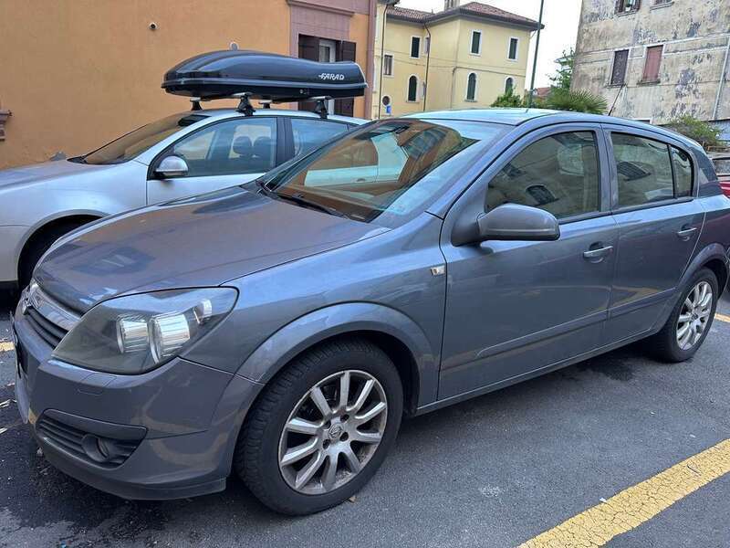 Usato 2006 Opel Astra 1.4 Benzin 90 CV (2.000 €)