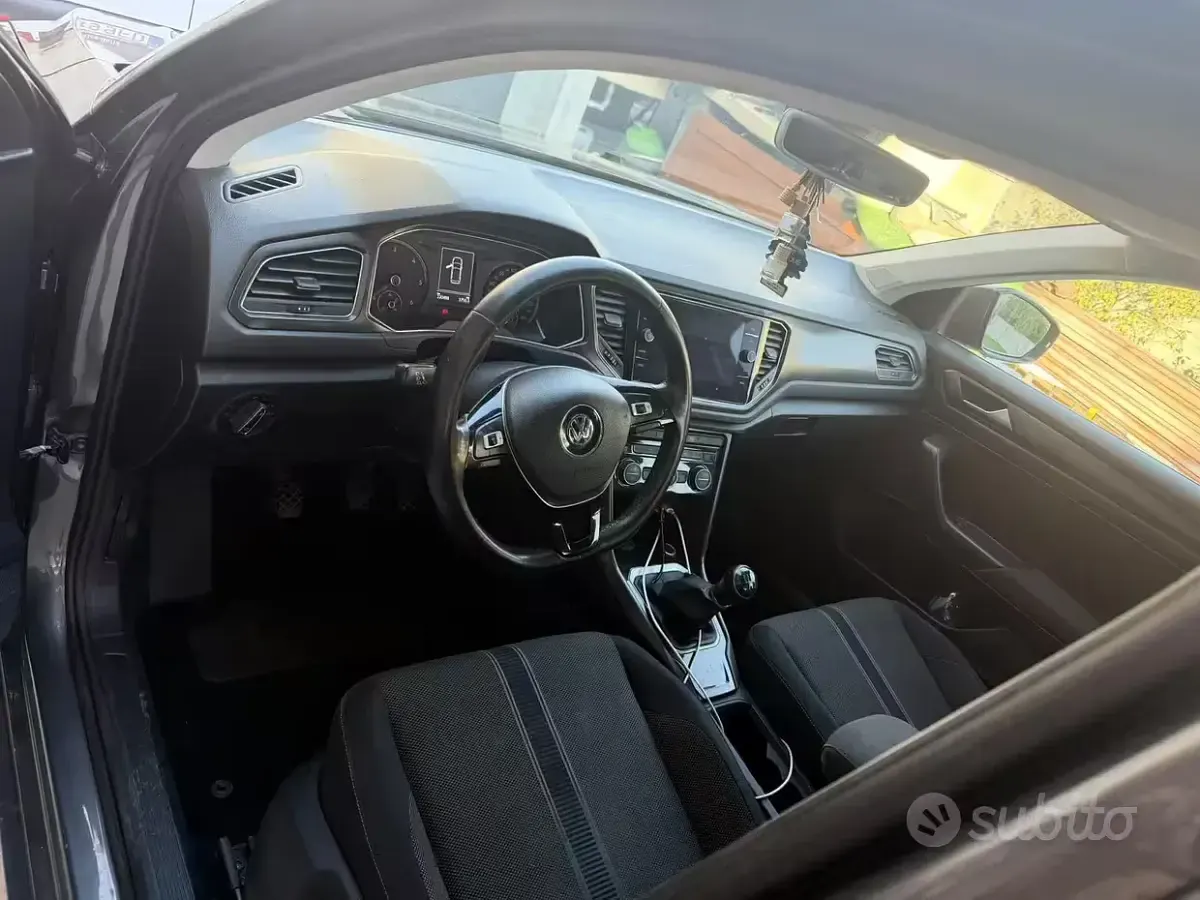 Usata VW T-Roc 150 CV (110 kW) 2019 Grigio SUV