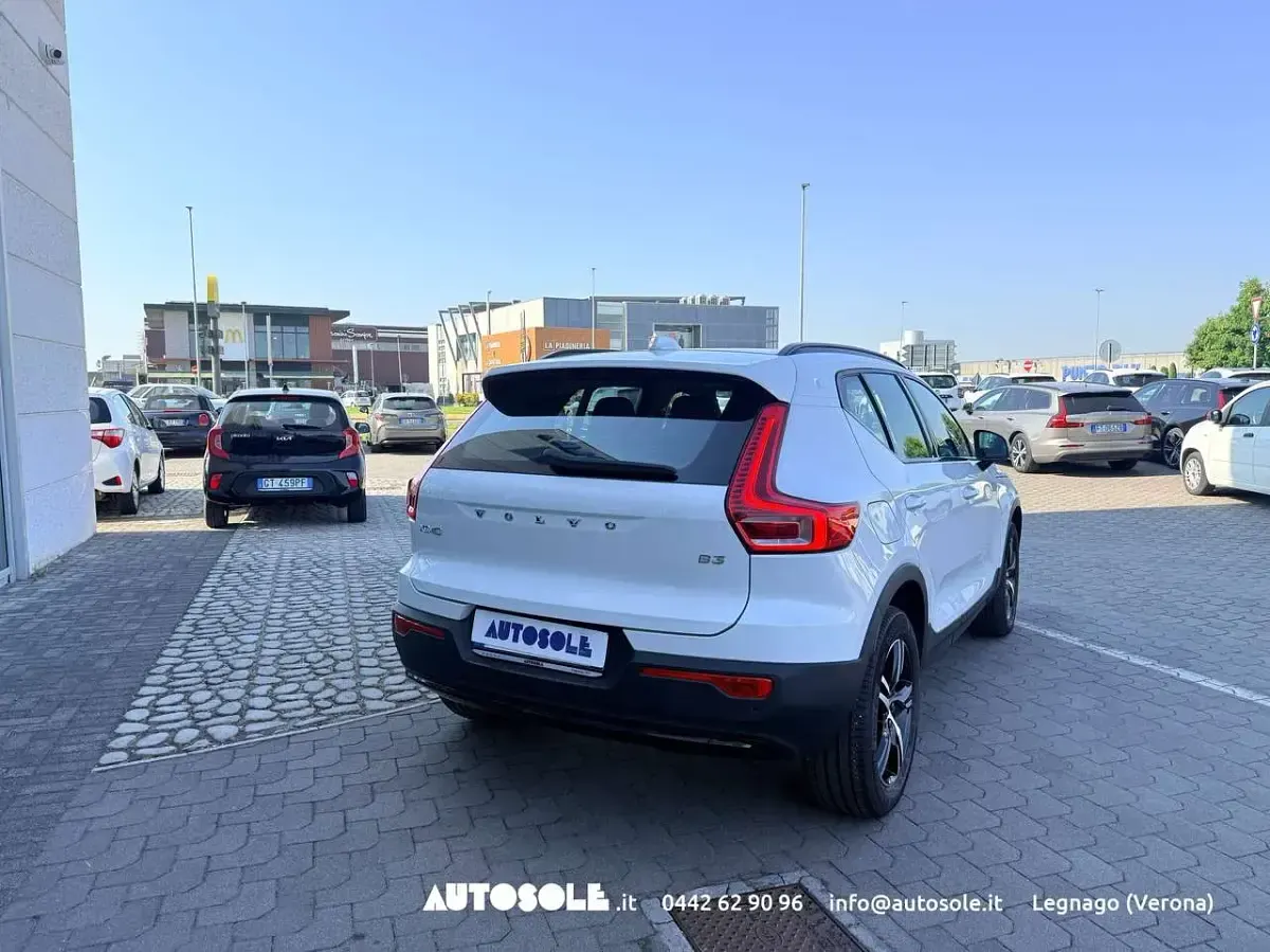 Usata Volvo XC40 Plus 163 CV (119 kW) 2025 Crystal white SUV
