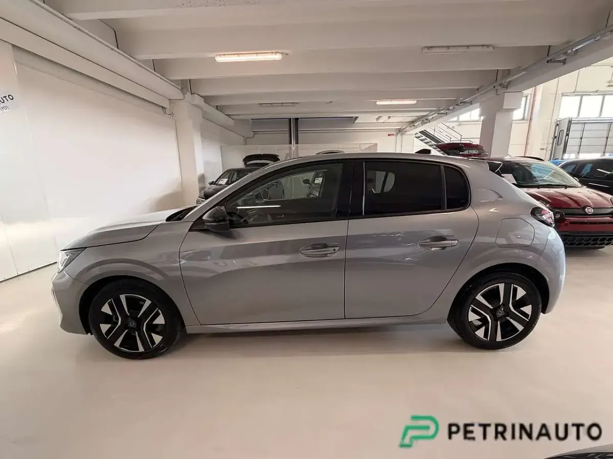 Usata Peugeot 208 Allure 101 CV (74 kW) 2025 Grigio artense met. Utilitaria