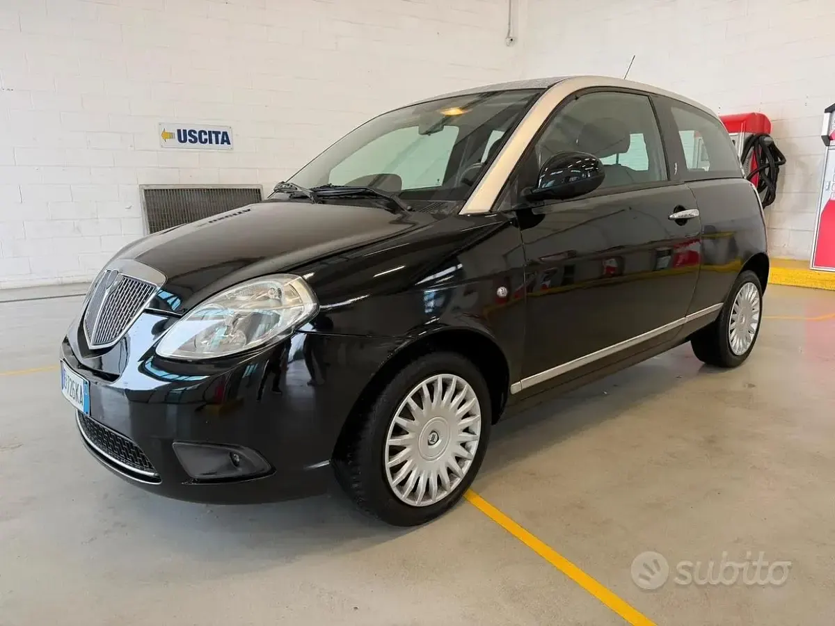 Usata Lancia Ypsilon Platinum 69 CV (50 kW) 2010 Nero Utilitaria