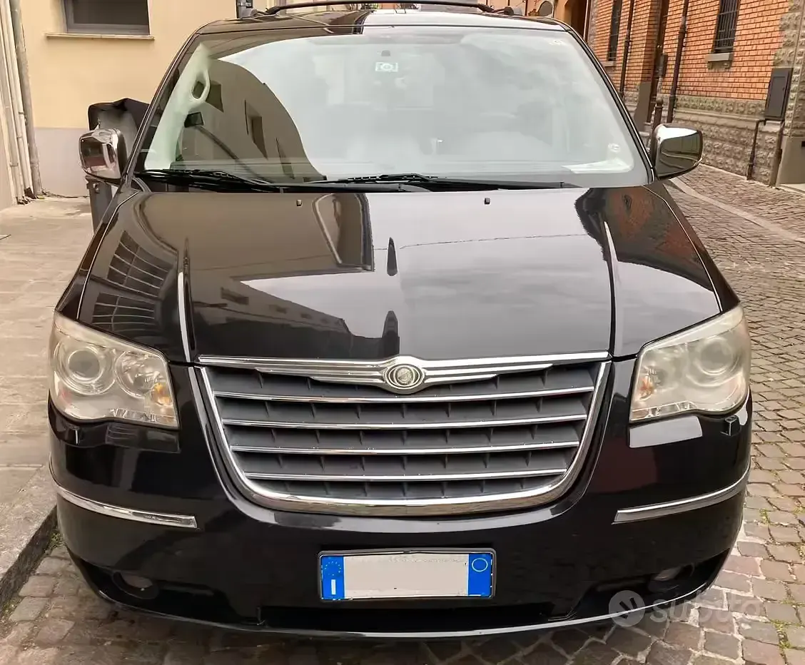 Usata Chrysler Grand Voyager Limited 163 CV (119 kW) 2010 Nero Monovolume