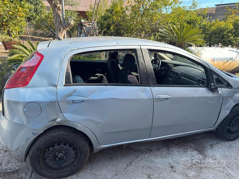 Usata Fiat Grande Punto 65 CV (47 kW) 2007 Grigio Utilitaria