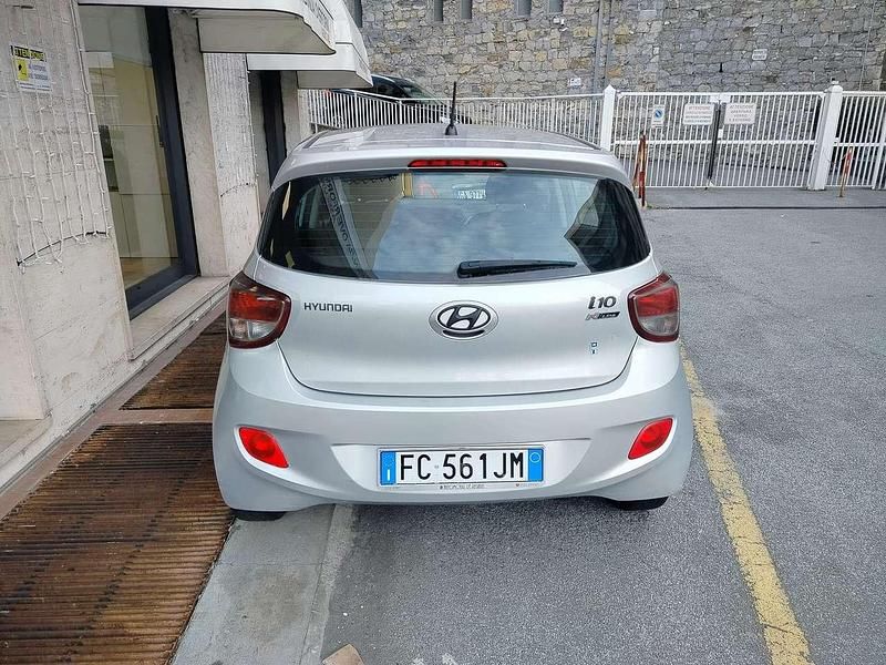 Usata Hyundai i10 Comfort 67 CV (49 kW) 2016 Argento Utilitaria