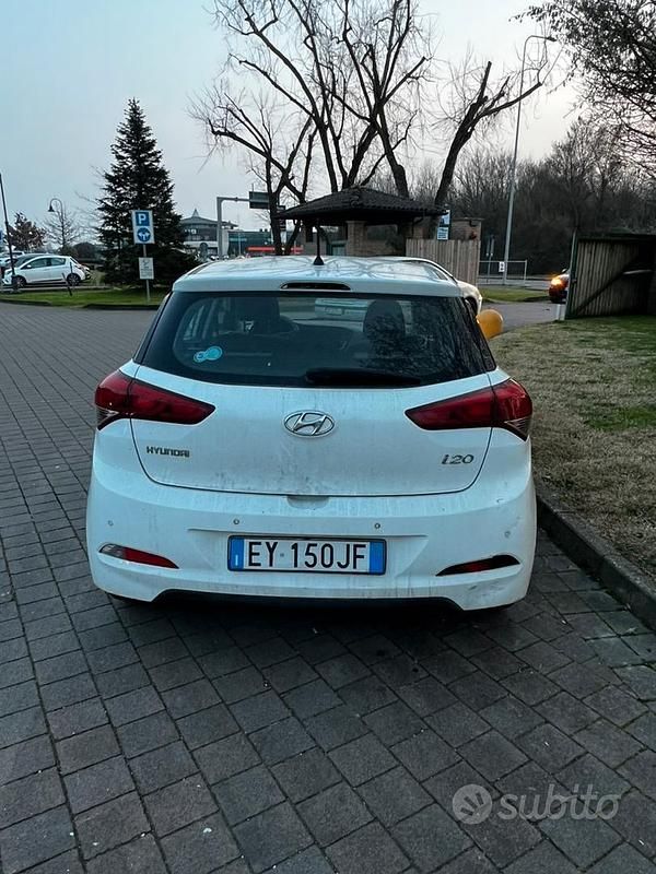 Usata Hyundai i20 Classic 84 CV (61 kW) 2014 Bianco Utilitaria