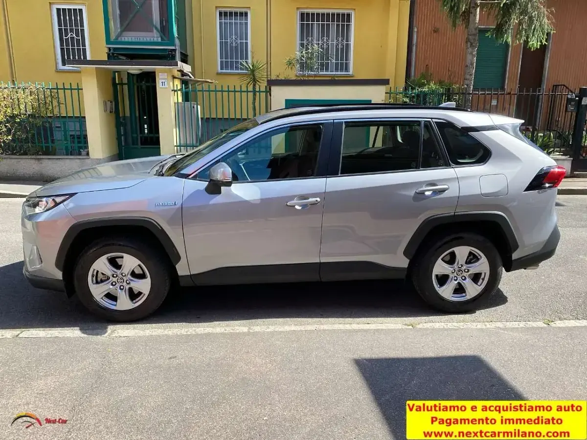 Second-hand Toyota RAV4 Hybrid Business Edition 178 CP (130 kW) 2021 Argintiu SUV