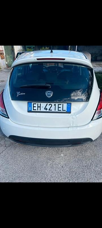 Usata Lancia Ypsilon S 95 CV (69 kW) 2012 Bianco Utilitaria