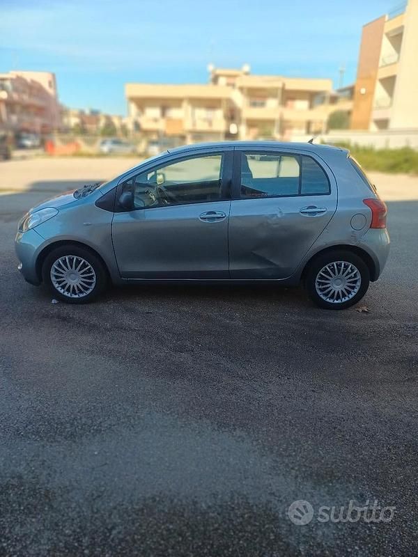 Second-hand Toyota Yaris 90 CP (66 kW) 2008 Gri Berlinǎ