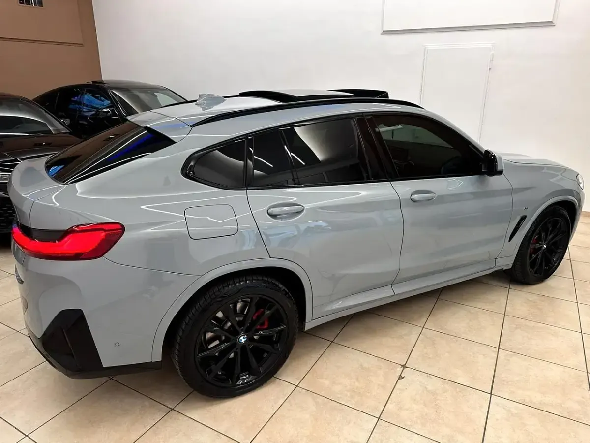 Begagnad BMW X4 M M Sport 190 HK (139 kW) 2024 Grå SUV
