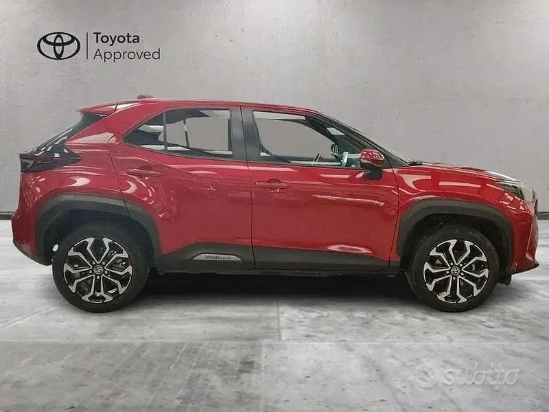 Usata Toyota Yaris Cross Trend 116 CV (85 kW) 2022 Rosso SUV