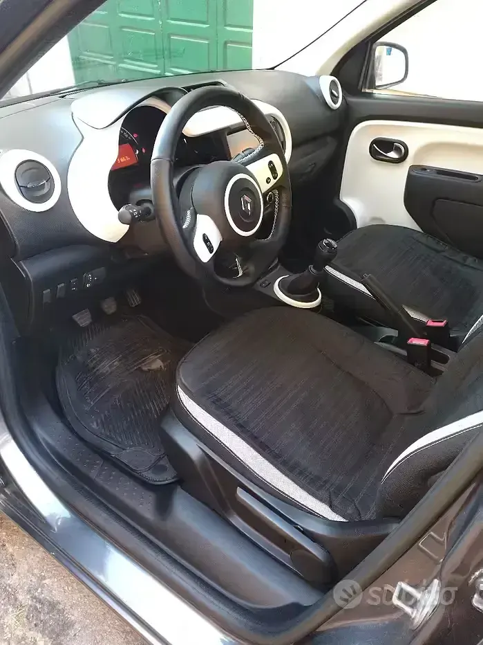 Usata Renault Twingo SE 65 CV (47 kW) 2022 Grigio Utilitaria