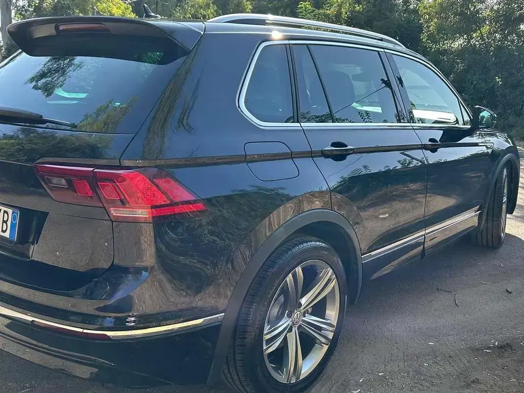 Usata VW Tiguan R-line 131 CV (96 kW) 2019 Nero SUV