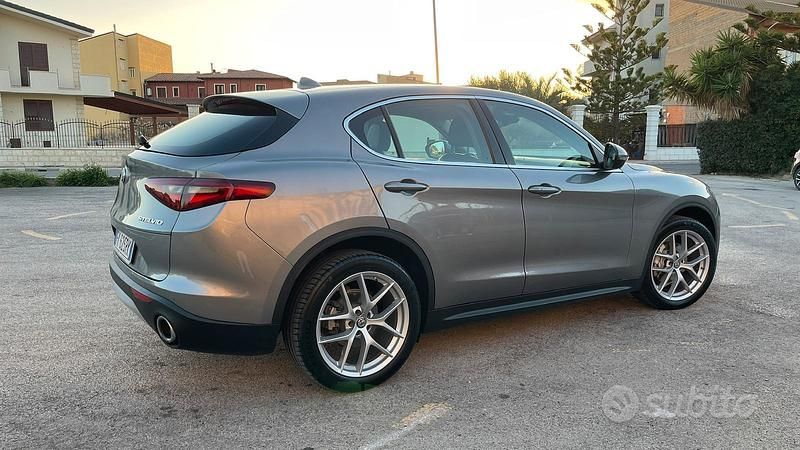 Usata Alfa Romeo Stelvio 210 CV (154 kW) 2017 Grigio SUV