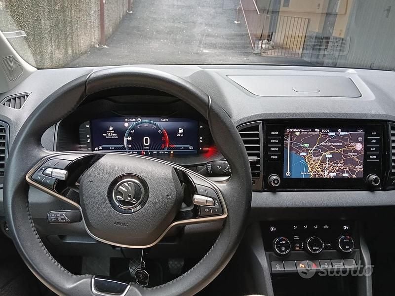 Usata Skoda Karoq Executive 116 CV (85 kW) 2024 Grigio SUV