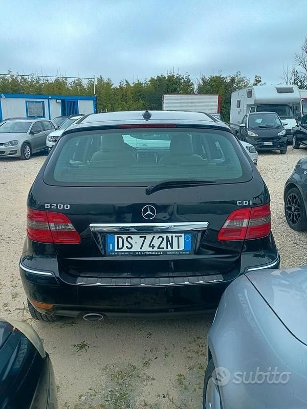 Usata Mercedes B200 140 CV (102 kW) 2009 Nero Monovolume