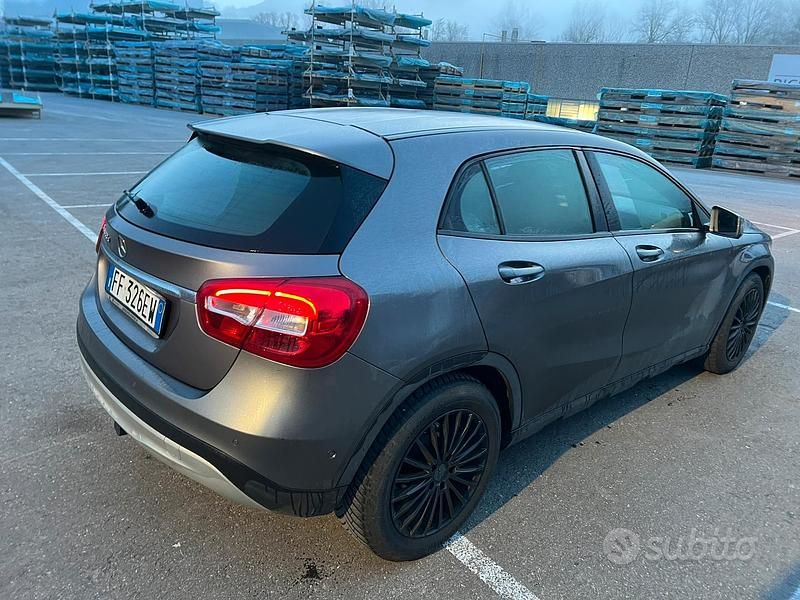 Usata Mercedes GLA180 2016 Grigio SUV