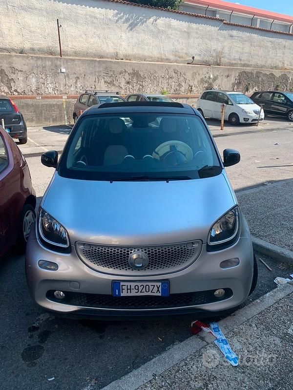 Grigio Usata 2015 Smart ForFour Utilitaria | 7500 € - Immagine 1/1