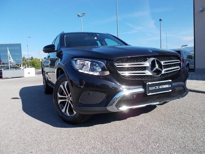 Usata Mercedes GLC250 204 CV (150 kW) 2017 Nero / pastello SUV