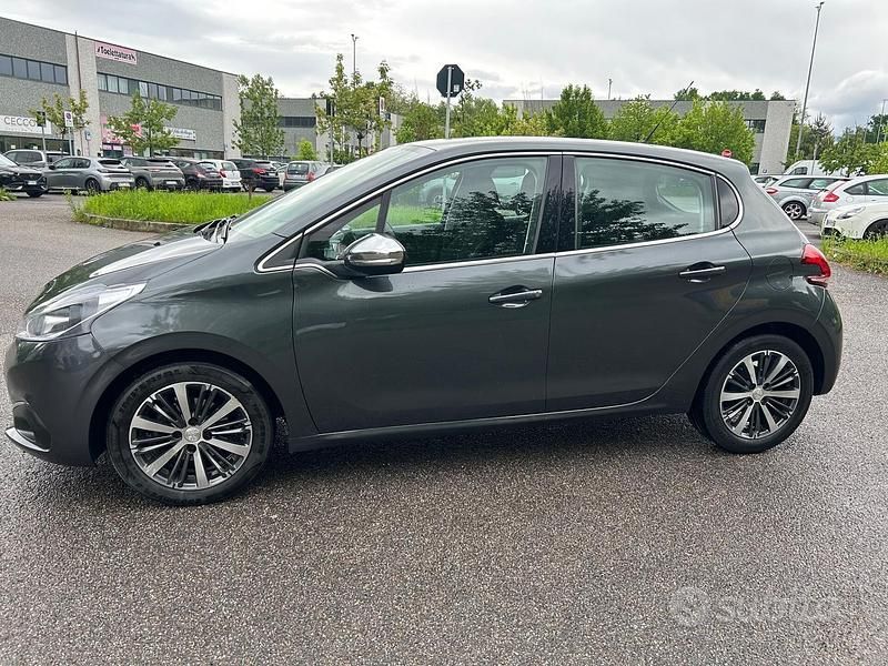 Usata Peugeot 208 Allure 82 CV (60 kW) 2017 Grigio Utilitaria