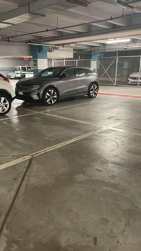 Grigio Usata 2023 Renault Mégane Techno Tre volumi | 25.000 € (Ottimo prezzo) - Immagine 1/4