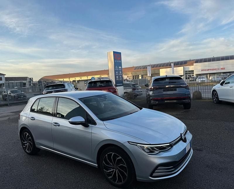 Usata VW Golf VIII Life 110 CV (80 kW) 2023 Dolphin grey Berlina
