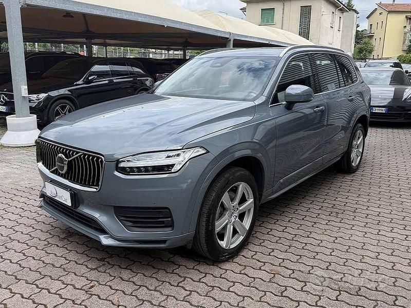 Grigio / pastello Usata 2023 Volvo XC90 Core SUV | 44.900 € (Ottimo prezzo) - Immagine 1/4