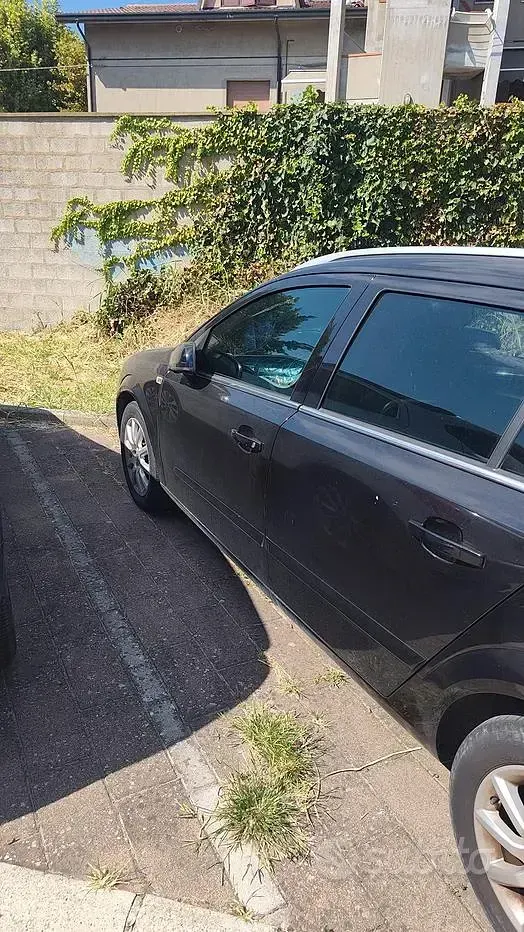Usata Opel Astra 101 CV (74 kW) 2006 Nero Station wagon
