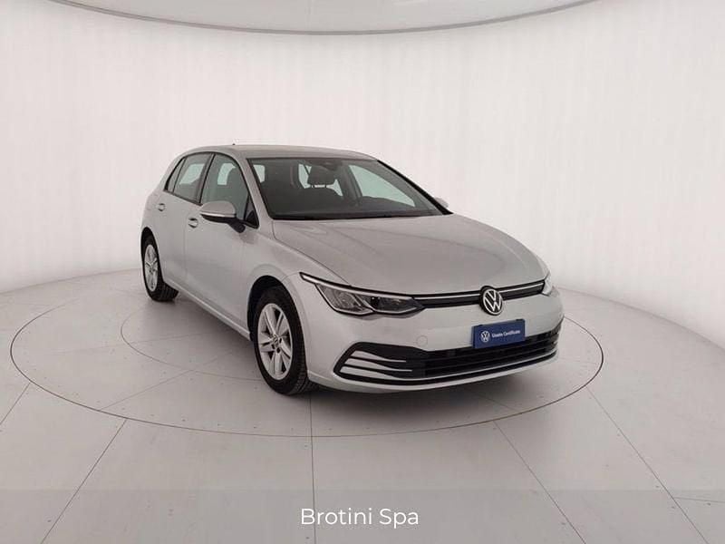 Usata VW Golf VIII Life 110 CV (80 kW) 2020 Argento Berlina