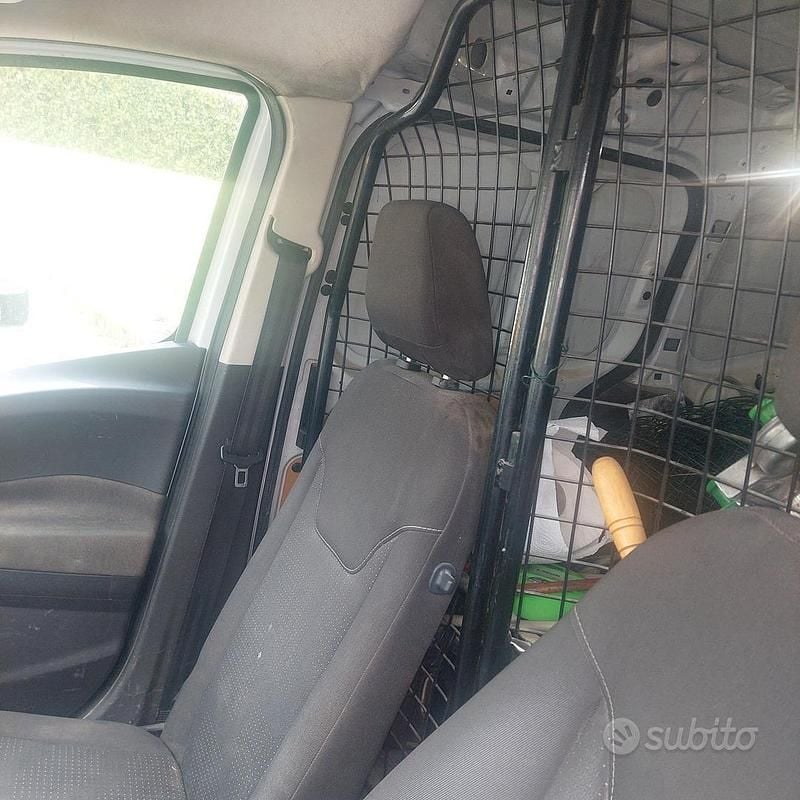 Usata Ford Courier 75 CV (55 kW) 2015 Monovolume