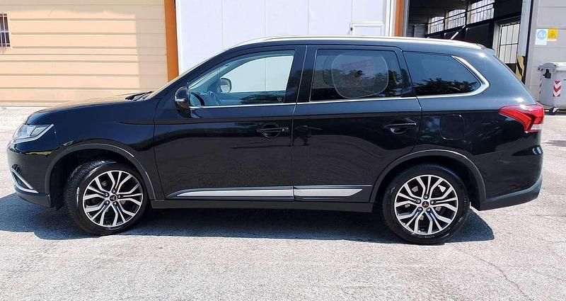 Usata Mitsubishi Outlander Instyle 150 CV (110 kW) 2015 SUV