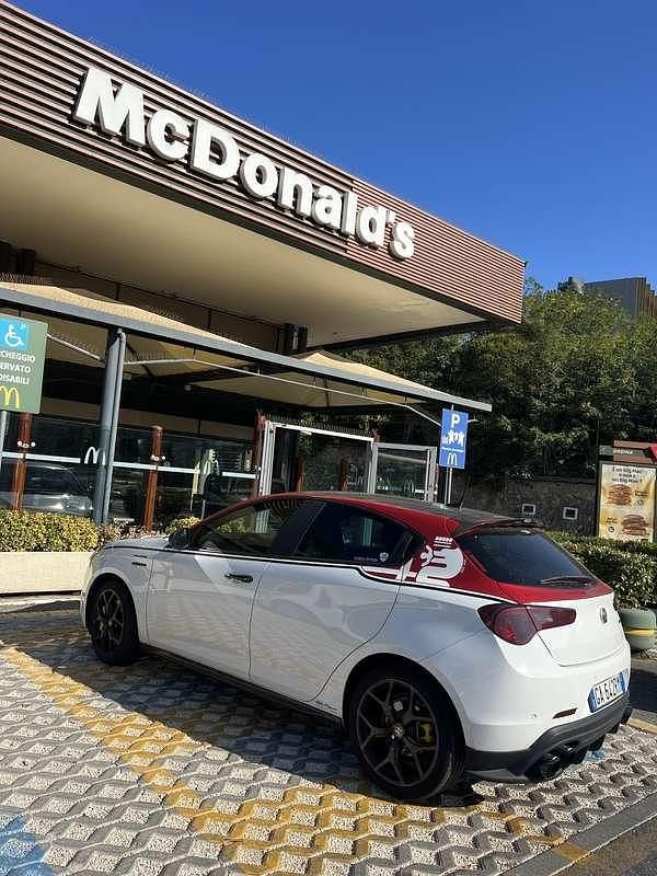 Usata 2020 Alfa Romeo Giulietta Tre volumi | 15.850 € (Molto cara) - Immagine 1/4