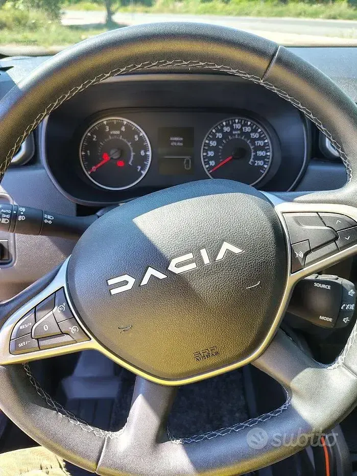 Usata Dacia Duster Extreme 101 CV (74 kW) 2023 Arancione SUV