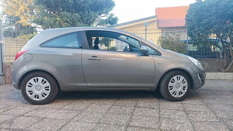 Usata Opel Corsa 85 CV (62 kW) 2011 Grigio Utilitaria