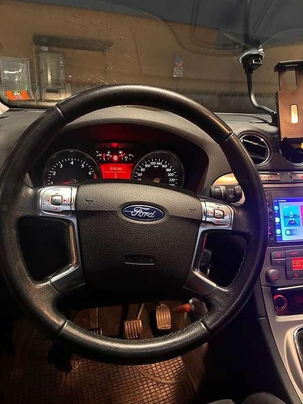 Begagnad Ford S-MAX Titanium 145 HK (106 kW) 2007 Silver Minibuss