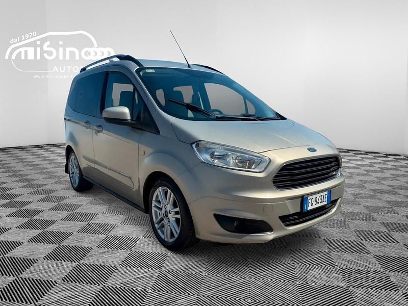 Usata Ford Tourneo Courier Titanium 95 CV (69 kW) 2016 Grigio Monovolume