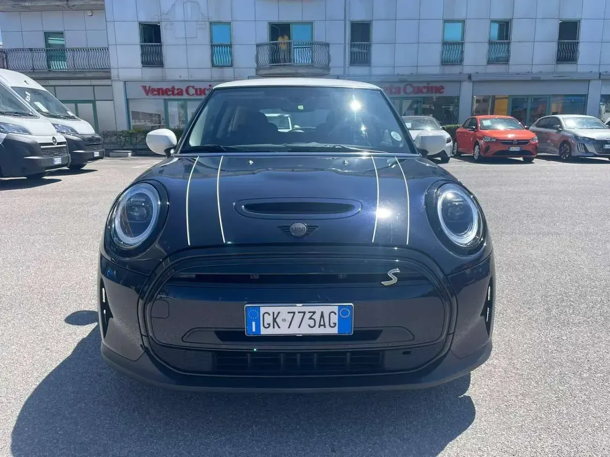 Usata Mini Cooper SE Essential 75 kW (102 CV) 2022 Nero Utilitaria