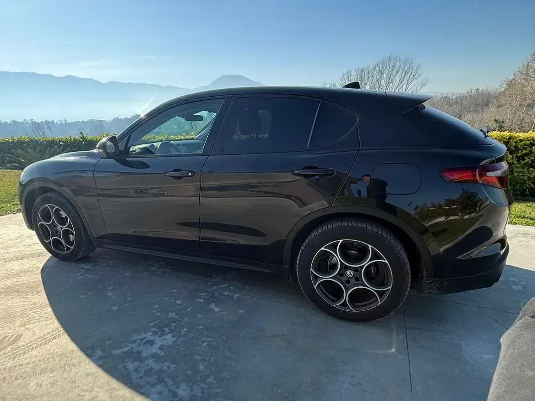 Usata Alfa Romeo Stelvio Sprint 190 CV (139 kW) 2021 Nero SUV
