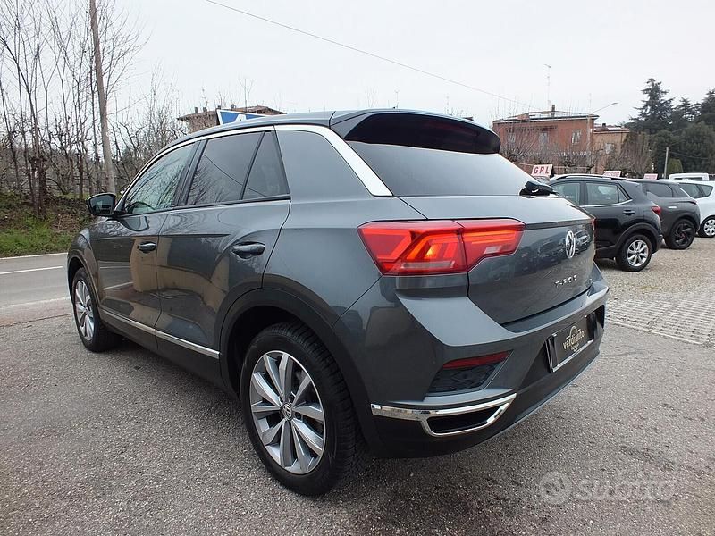 Usata VW T-Roc Style 150 CV (110 kW) 2018 Grigio tetto nero SUV
