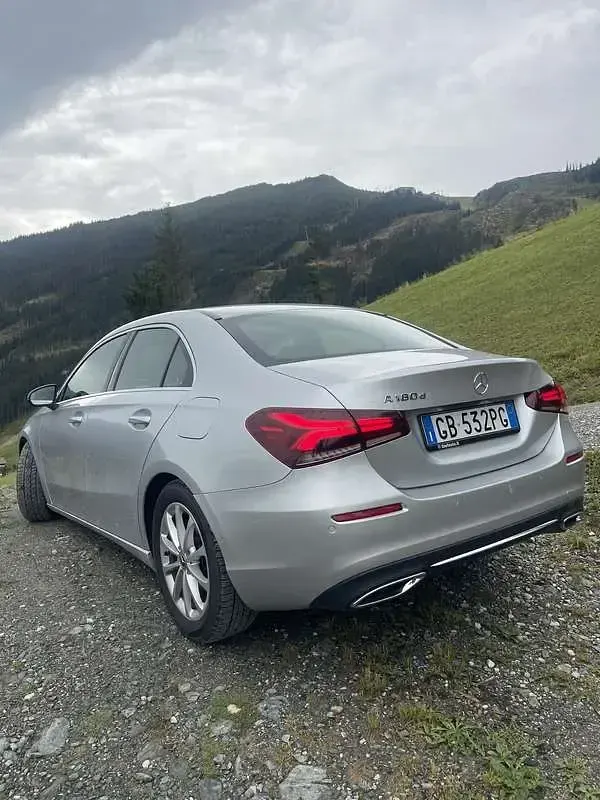 Usata Mercedes A180 116 CV (85 kW) 2020 Argento Berlina