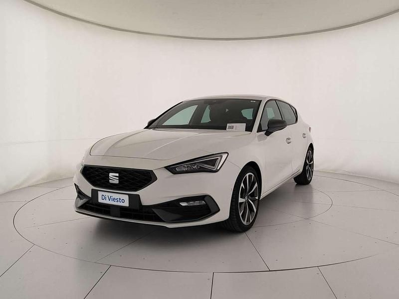 Bianco candy Usata 2022 Seat Leon FR Tre volumi | 20.100 € (Buon prezzo) - Immagine 1/4