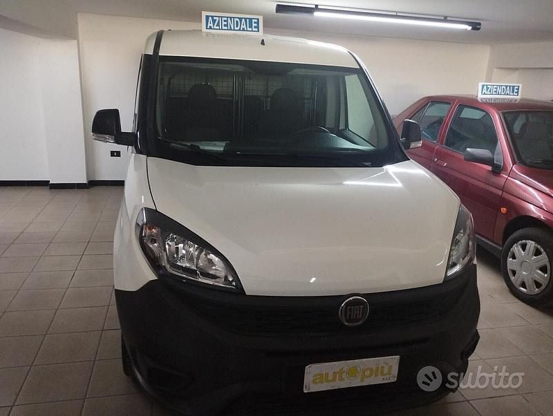 Begagnad Fiat Doblò 105 HK (77 kW) 2019 Vit Minibuss