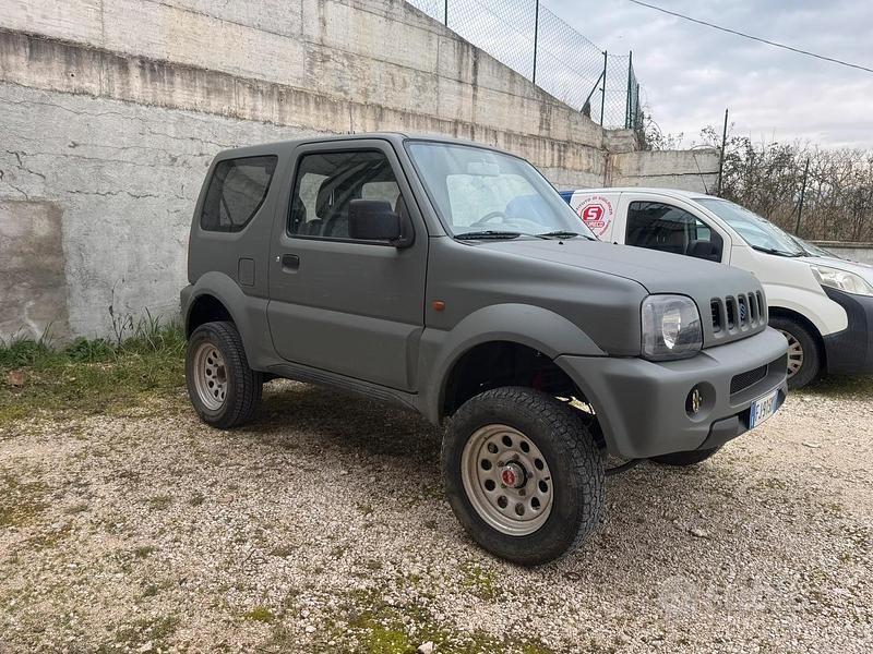 Usata Suzuki Jimny 82 CV (60 kW) 2003 Grigio SUV
