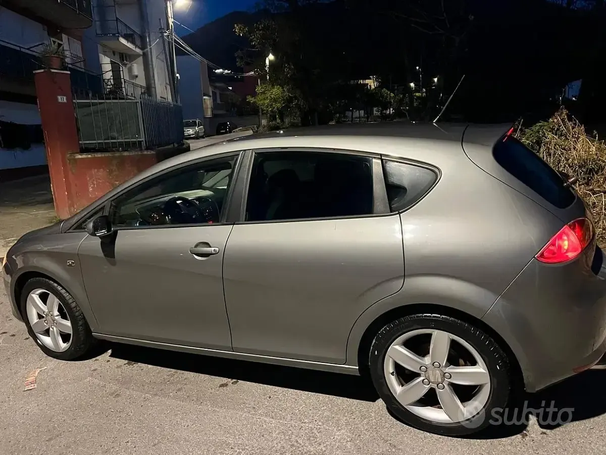Gebraucht Seat Leon 105 PS (77 kW) 2009 Grau Kleinwagen
