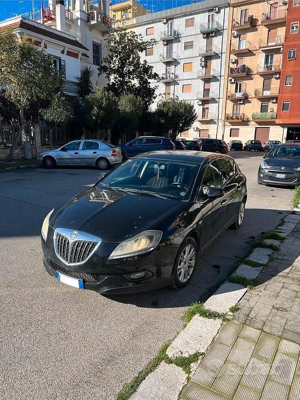 Usata Lancia Delta 120 CV (88 kW) 2011 Nero Utilitaria